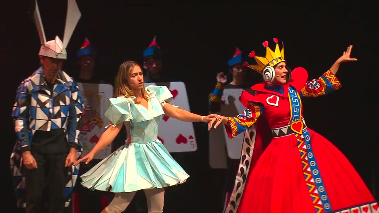 El Teatro Sanpol se llena de fantasía, locura y videomapping con 'Alicia en el país de las maravillas'
