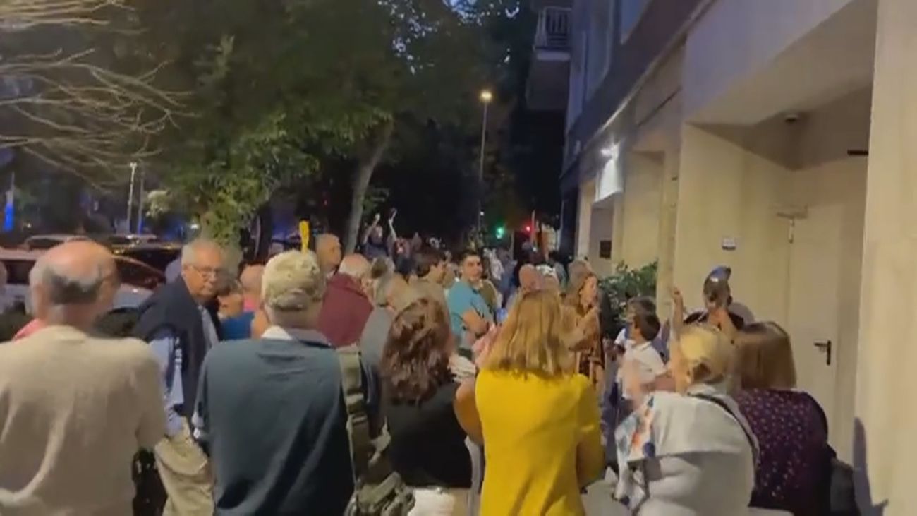 Cacerolada contra el hostal ilegal del Parque de las Avenidas : "No entendemos que siga abierto sin licencia"