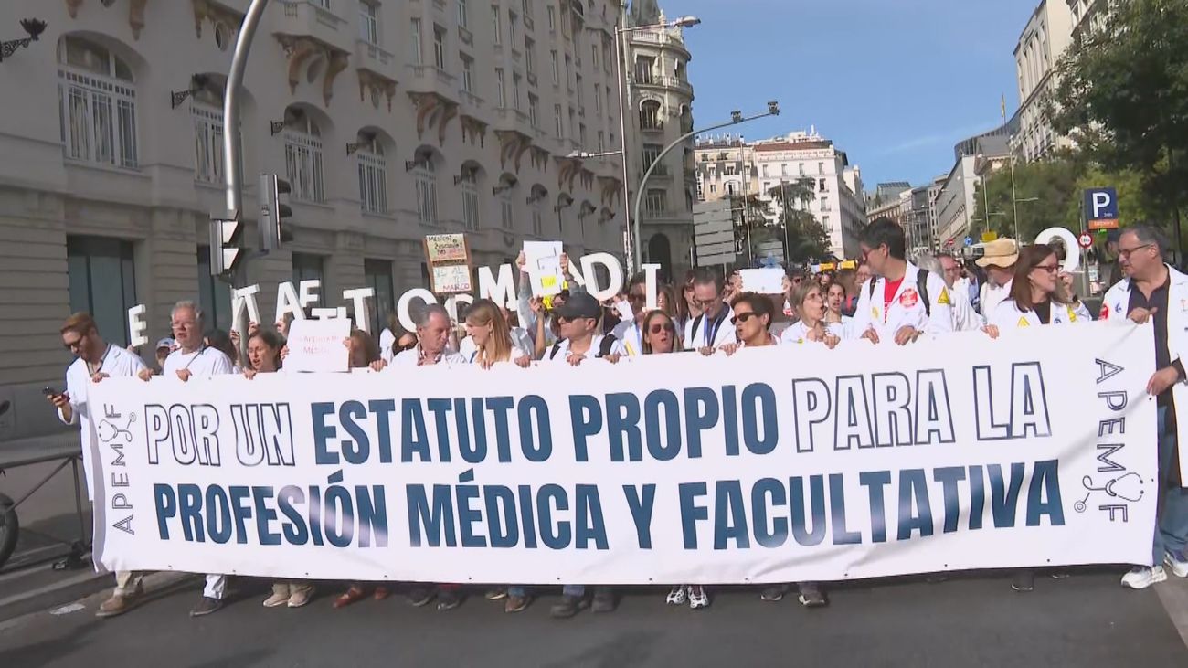 Miles de médicos piden en Madrid un estatuto propio con guardias cotizadas