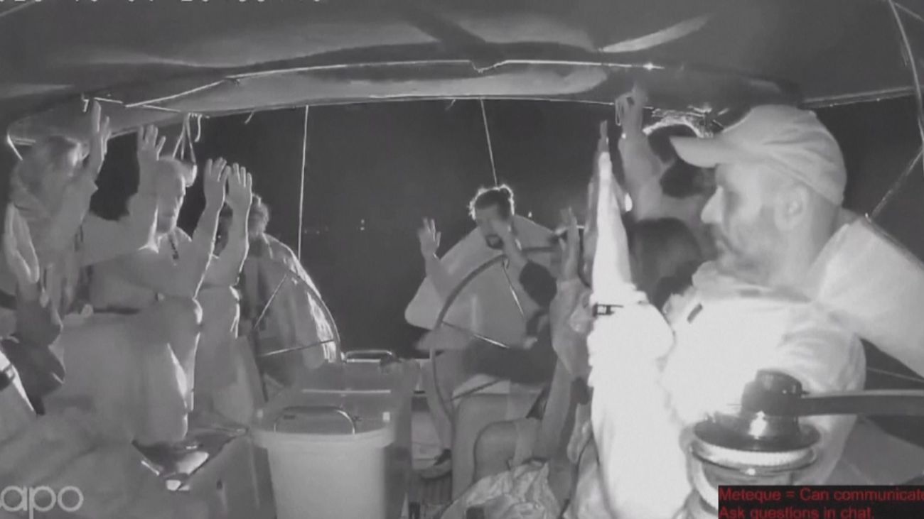 Israel aborda el último barco de la flotilla humanitaria hacia Gaza y traslada a 400 activistas a prisión