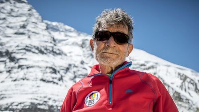 Carlos Soria, 50 años después, cumbre en el Manaslu y récord mundial