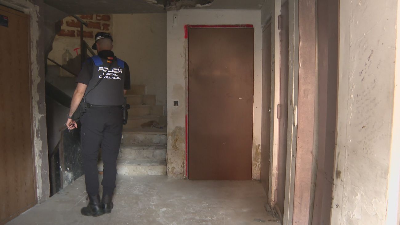 Desalojado por "riesgo sanitario" un edificio okupado en Collado Villalba