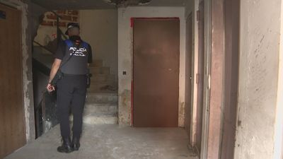 Desalojado por "riesgo sanitario" un edificio okupado en Collado Villalba