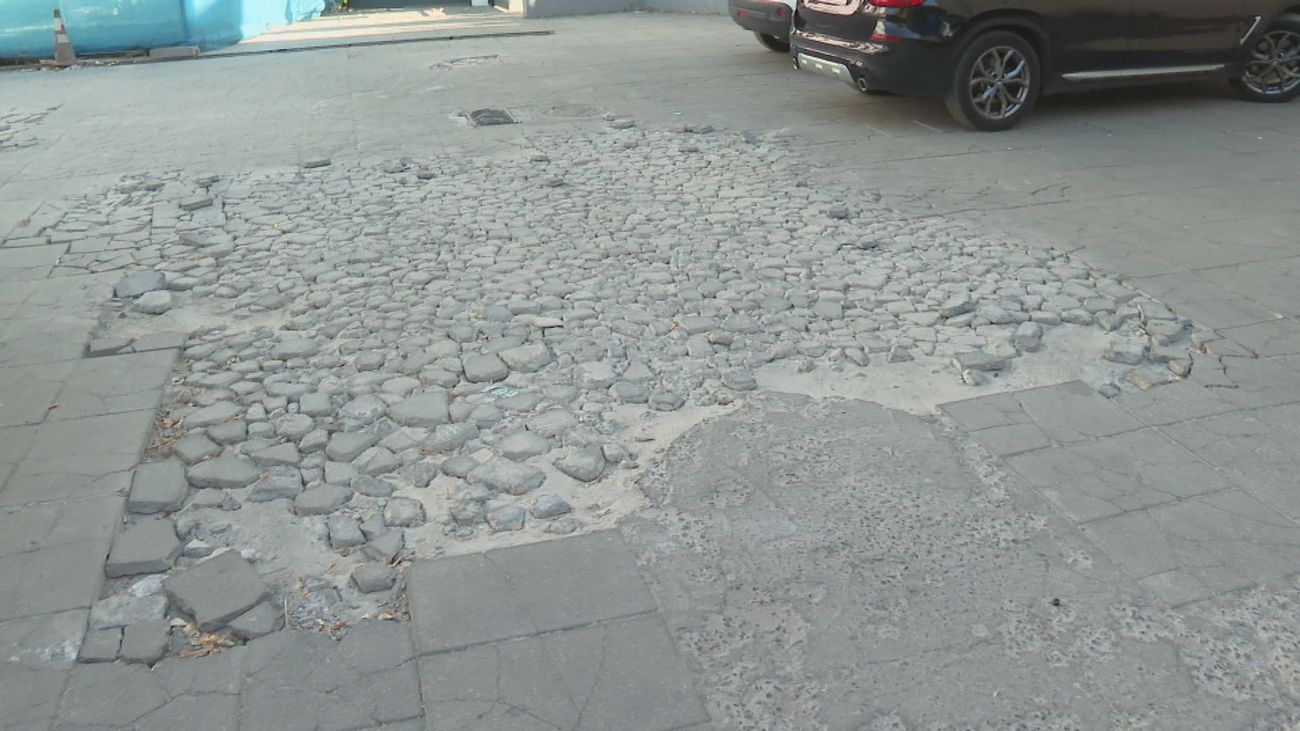 Vecinos del barrio de Valleaguado, en Coslada, detectan 200 baches y destrozos en sus calles
