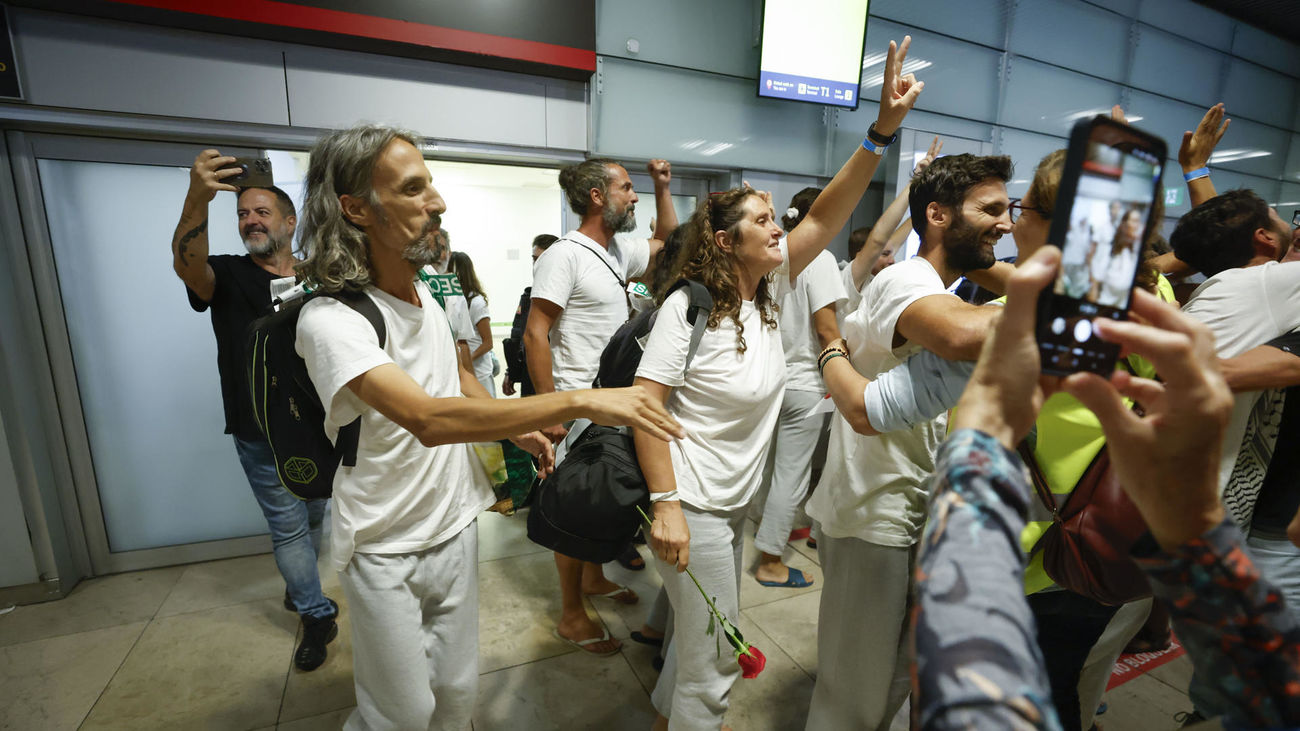 Llega a Madrid el primer grupo de 21 activistas españoles de la Flotilla