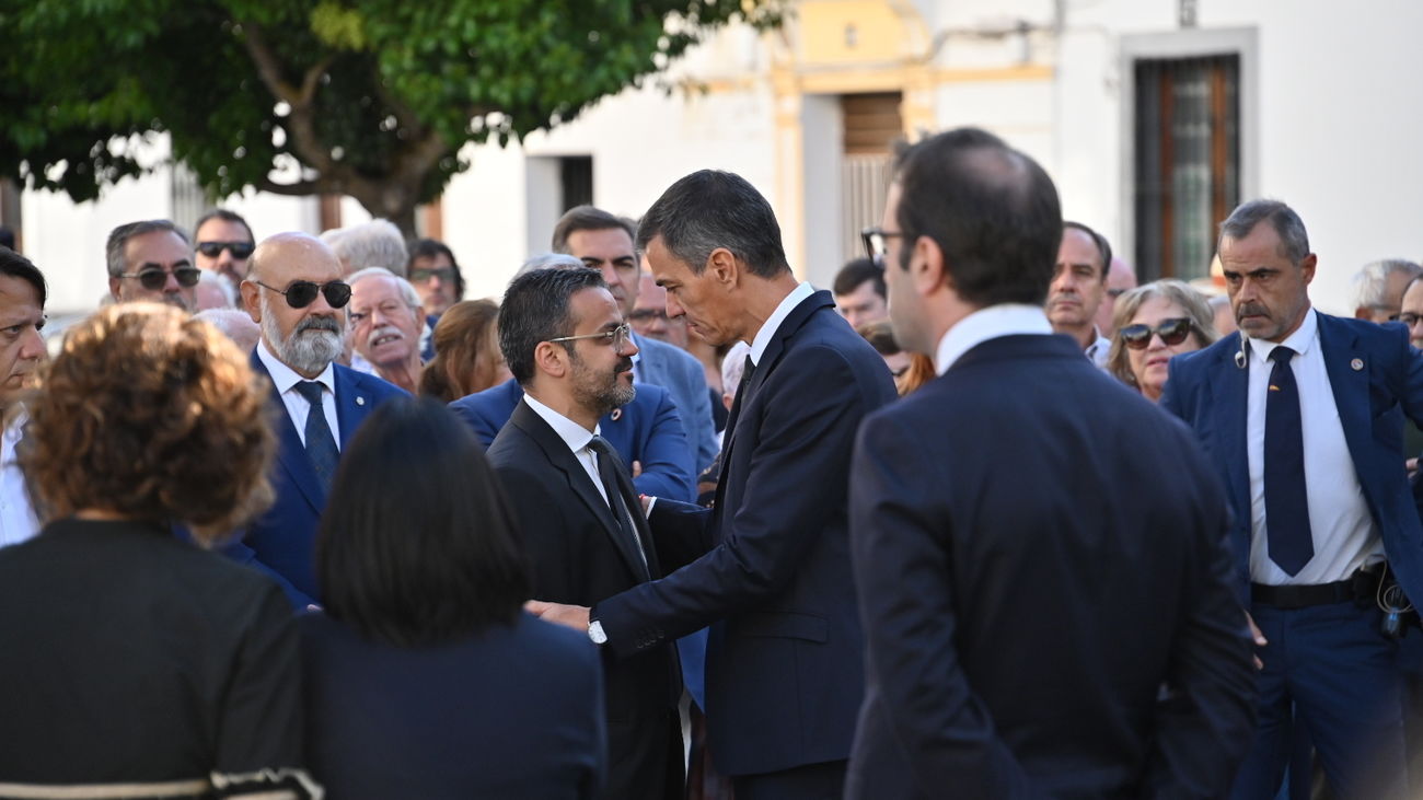 El funeral por Fernández Vara reúne a políticos de todo signo en Olivenza