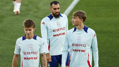 España arranca a medio gas arropada por los aficionados