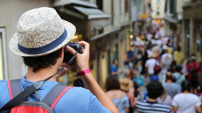 El turismo ralentiza su crecimiento hasta niveles del conjunto de la economía tras años de liderazgo