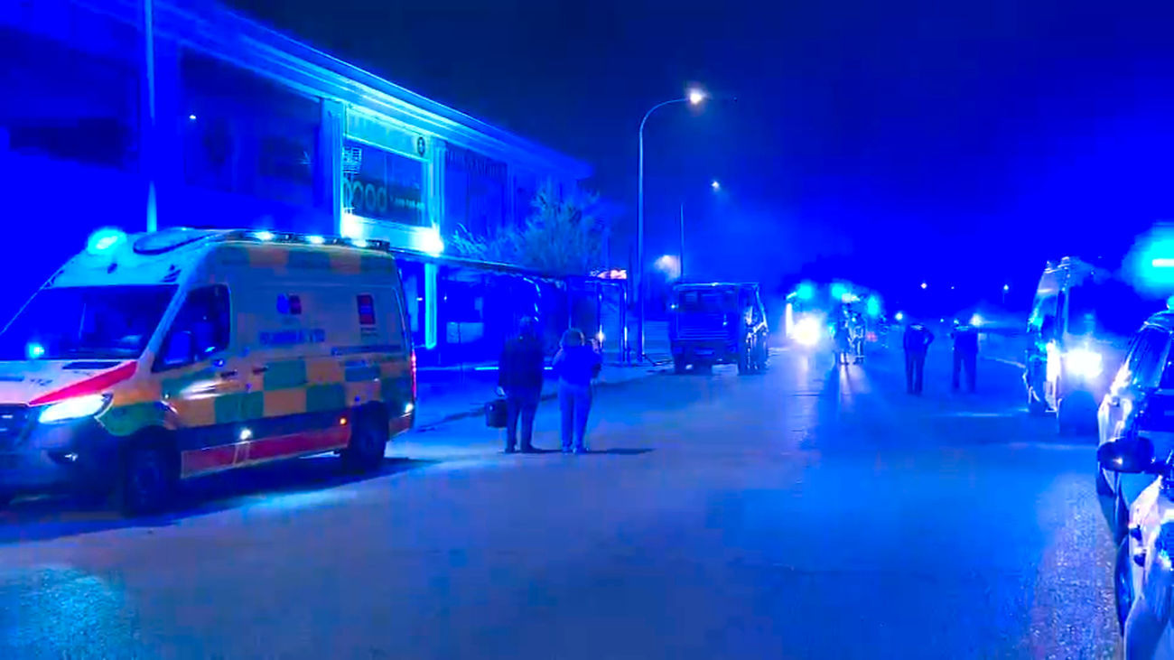 Un incendio devora una nave industrial de material de construcción en el polígono la Estación de Griñón