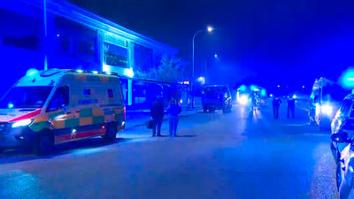 Un incendio devora una nave industrial de material de construcción en el polígono la Estación de Griñón