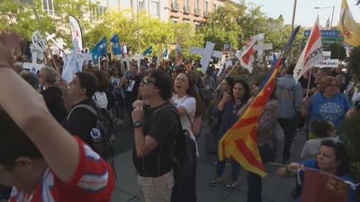 Protesta de funcionarios interinos frente al Congreso contra el "abuso de la temporalidad"