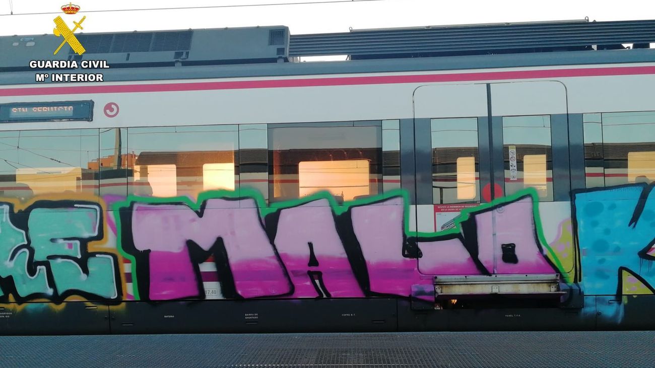 Grafiti en un tren de Cercanías Madrid