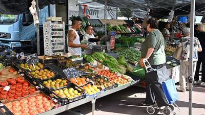 El mercadillo municipal de Sanse celebra sus 25 años con un obsequio para los visitantes