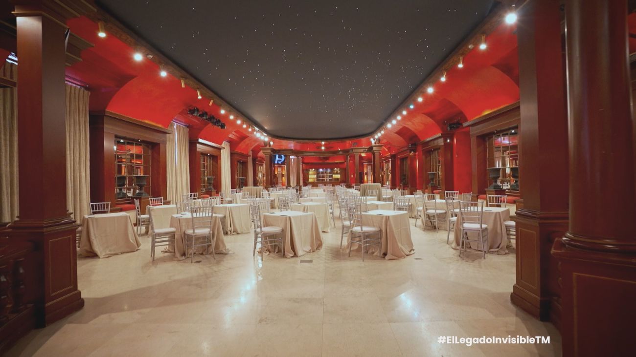 El Salón de Baile del Teatro Real, lugar donde se aprobó la creación de la Guardia Civil o el primer tren peninsular