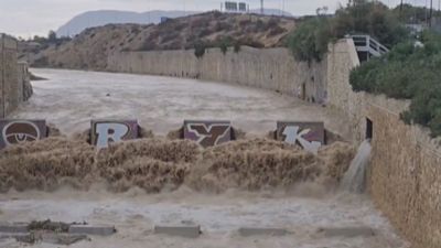 La lluvia deja inundaciones puntuales en Alicante y Murcia a la espera de peores previsiones