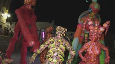 Quijorna vive una noche mágica con un espectáculo circense itinerante por sus fiestas del Pilar