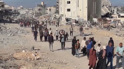 Cerca de 200.000 personas vuelven al norte de Gaza a la espera de la firma de la paz en Egipto