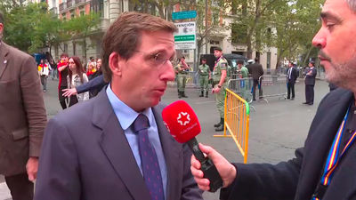 Almeida, sobre la decisión de Abascal de seguir el desfile desde la calle: "El Rey está por encima de todos"