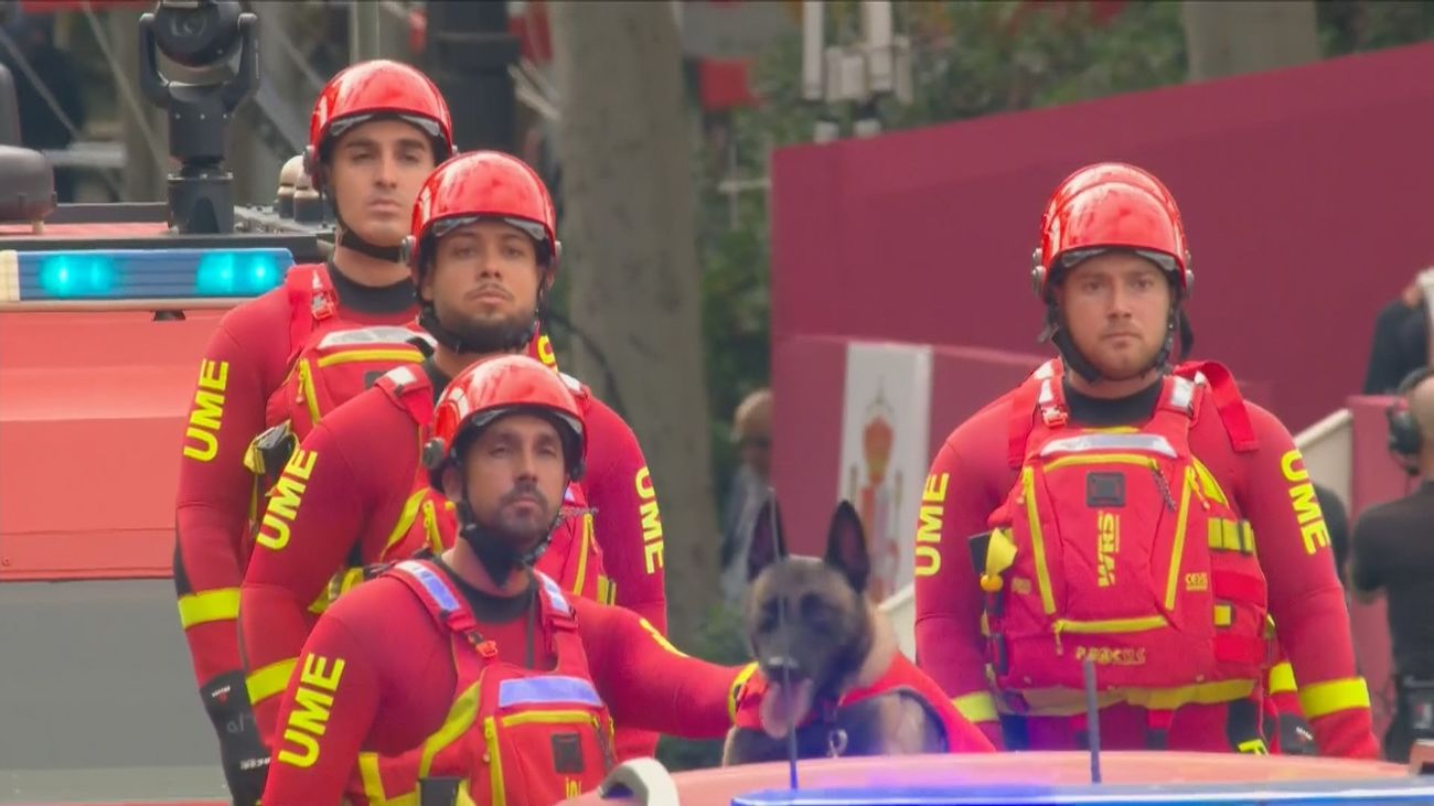 El desfile terrestre en el Día de la Fiesta Nacional: La UME celebra su 20 aniversario