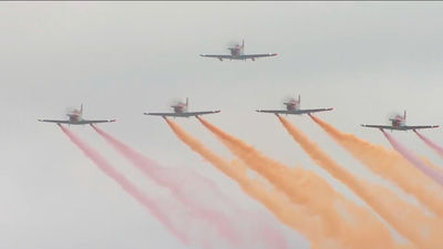 La Formación Mirlo pinta por primera vez los cielos de Madrid con los colores de la enseña de España
