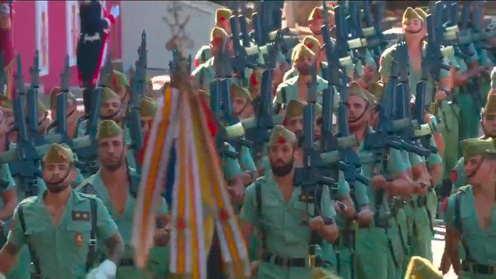 La marcha de  la Legión y su mascota Baraka, entre las más aplaudidas