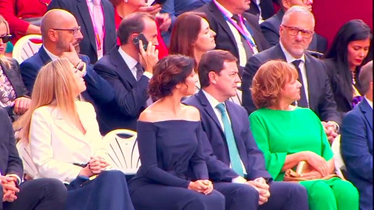 El debate  político en el día de la Fiesta Nacional marcado por las ausencias y  los gestos