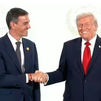 Sánchez y Trump se saludan en Egipto: "¿Estáis ya trabajando en el tema del PIB? Nos acercaremos"