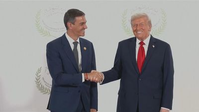 Trump bromea con Sánchez sobre el gasto en Defensa y le pregunta si "está trabajando ya en ello"