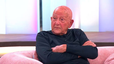 A los 97 años, Paco demuestra que la natación no tiene edad