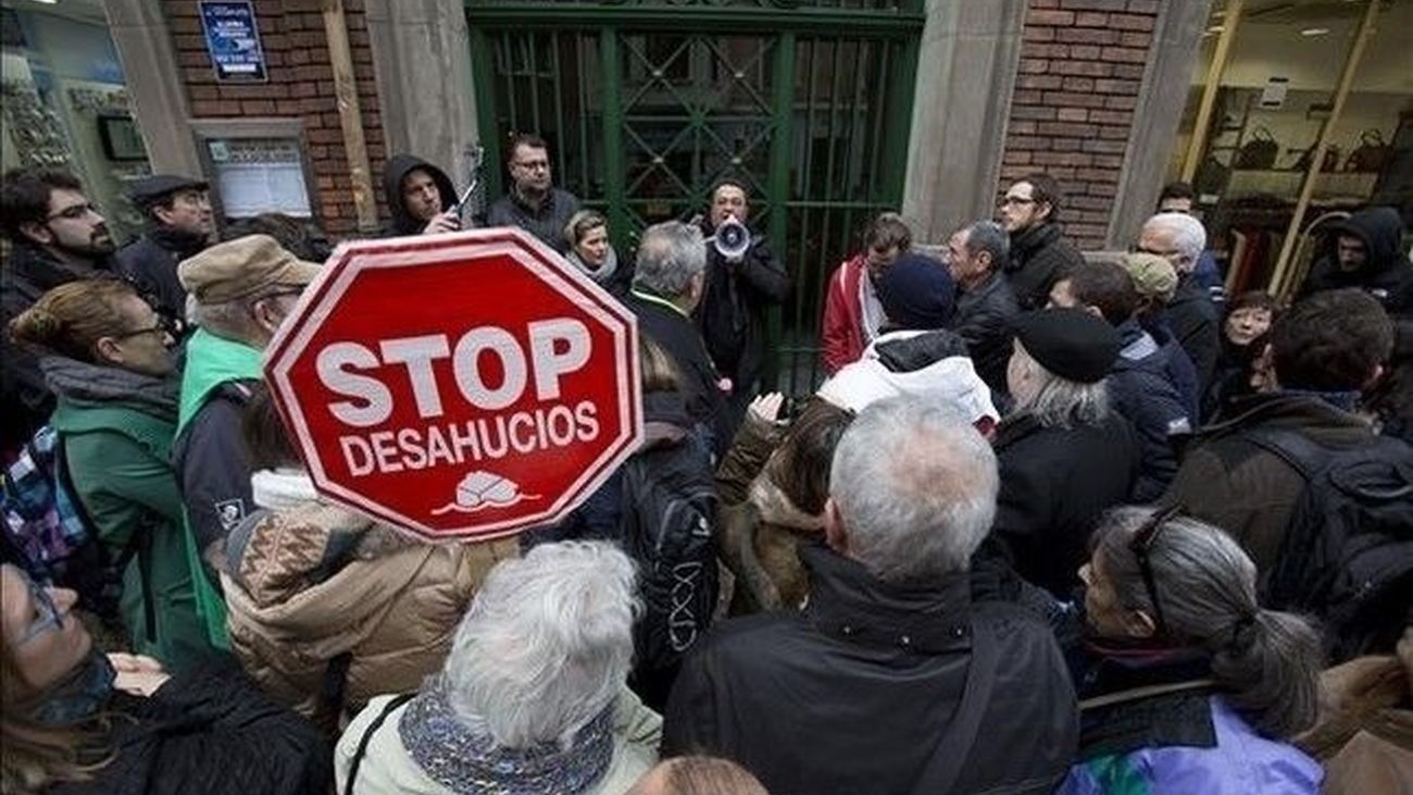 Movilización vecinal para tratar de detener un desahucio