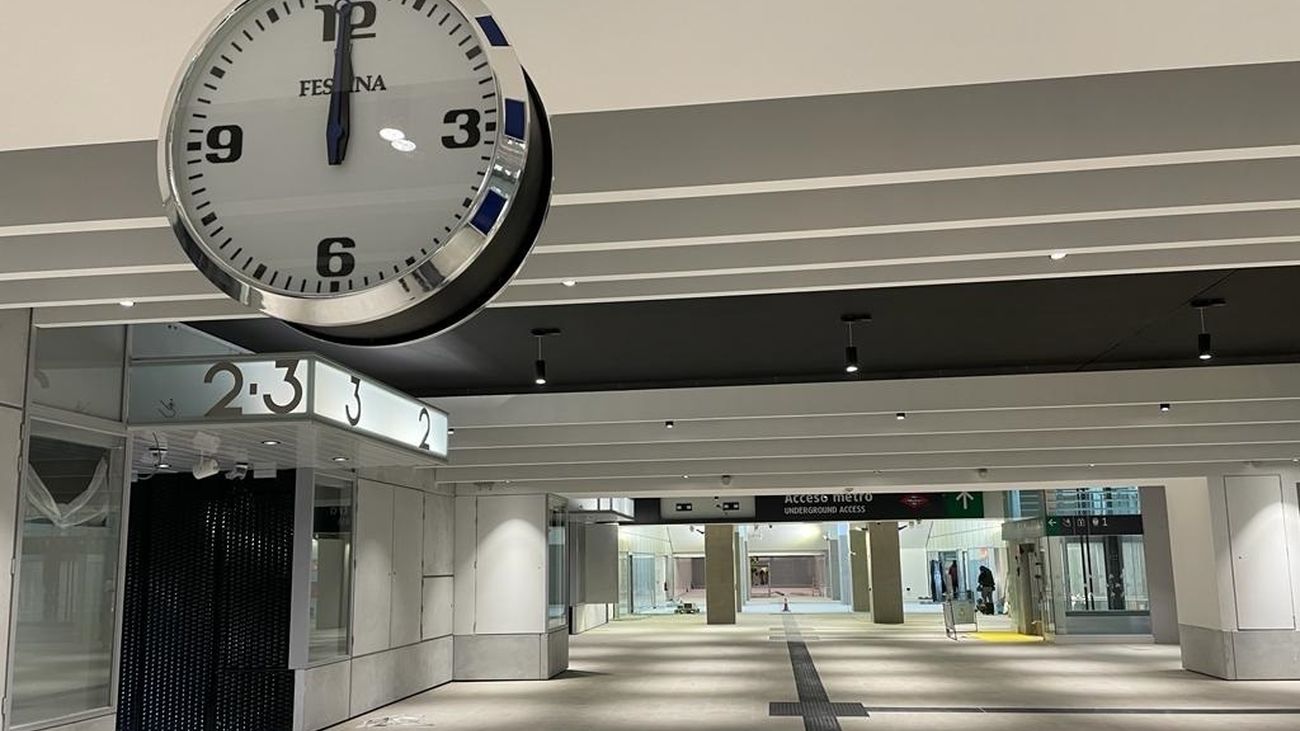 Vestíbulo inferior en la estación de Madrid-Chamartín