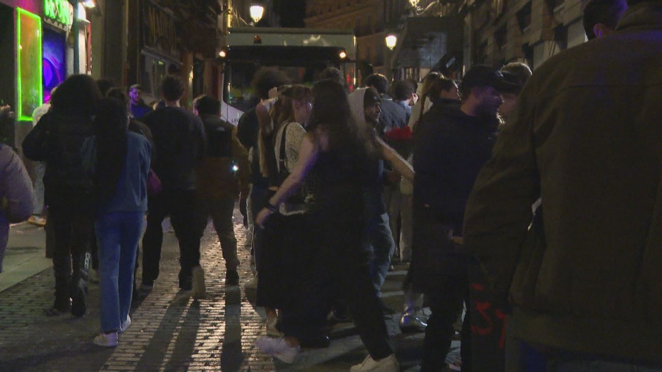 Una nueva campaña busca reducir el ruido en las colas de los locales nocturnos del centro de Madrid