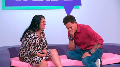 Brad Pitt o nada: Paqui inaugura el sofá del amor con exigencias