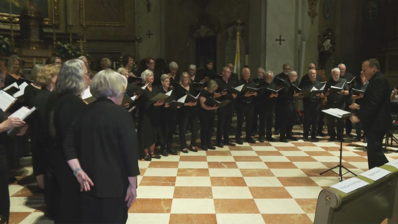 La Basílica de San Miguel se llena con las voces de 100 coristas