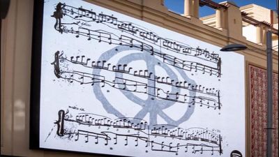 Rosalía 'revienta' las redes sociales tras publicar una partitura en Callao