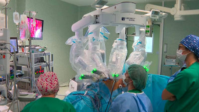 Telecirugía inédita en España: operan a un paciente en Madrid desde otro hospital a más de 20 kilómetros de distancia