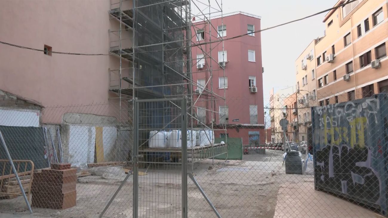 Un mes después de la explosión en Puente de Vallecas, vecinos siguen sin hogar