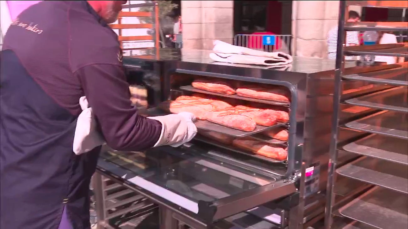 Madrid celebra el Día del Pan con un amasado participativo en la Casa de la Panadería