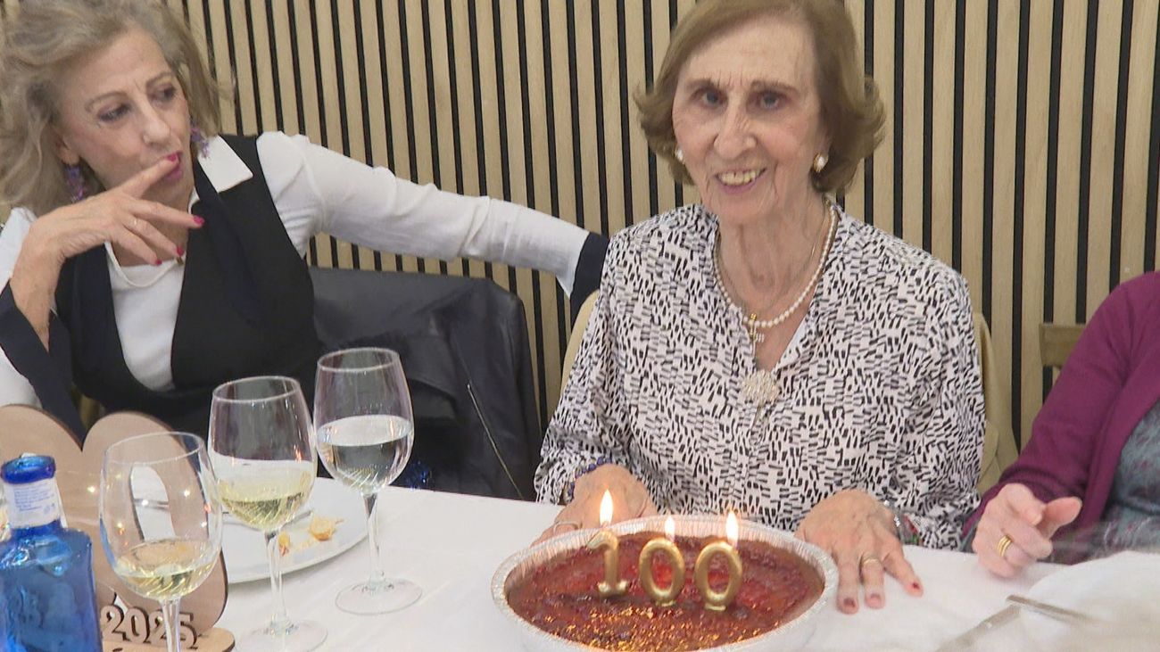 100 años de Soledad, la querida maestra del colegio Loreto: "Se me han hecho cortísimos"