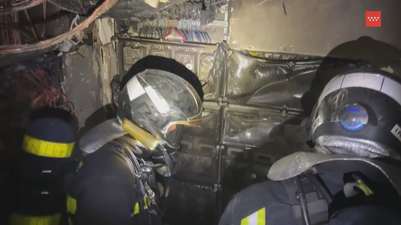 Una mujer de 79 años sufre una intoxicación leve al incendiarse un cuarto de contadores en Leganés