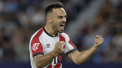 Álvaro García, el hijo de carpintero que hace historia con el Rayo Vallecano