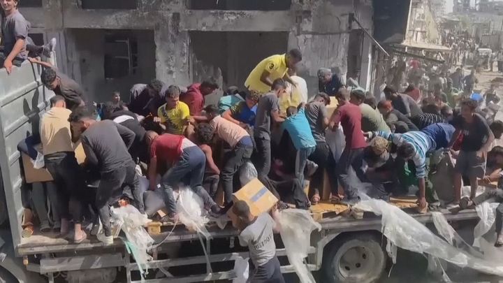 El Ejército israelí dice que vuelve a aplicar el alto el fuego en Gaza tras un día de bombardeos