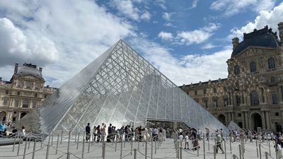 El Louvre, cerrado este lunes tras el robo de las joyas