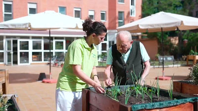 Más de 100 años y sumando: los 'centenarios' de Madrid cuentan cómo viven esta etapa con humor y ganas de aprender