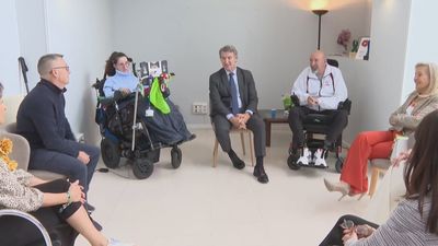 Feijóo pide que las ayudas de la ELA "lleguen ya"