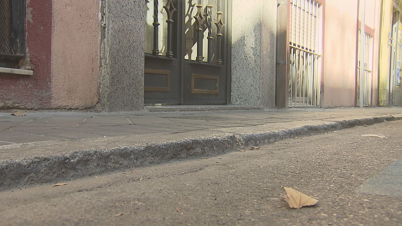 Acuchilla a su mujer en Usera al descubrir que le estaba siendo infiel con su compañero de piso