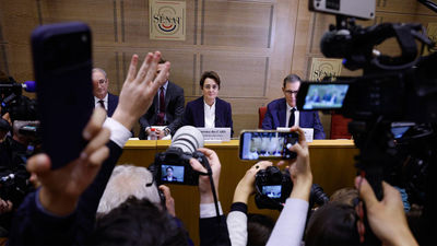 Las alarmas y vídeos del Museo del Louvre funcionaron pero no detectaron la llegada de los ladrones