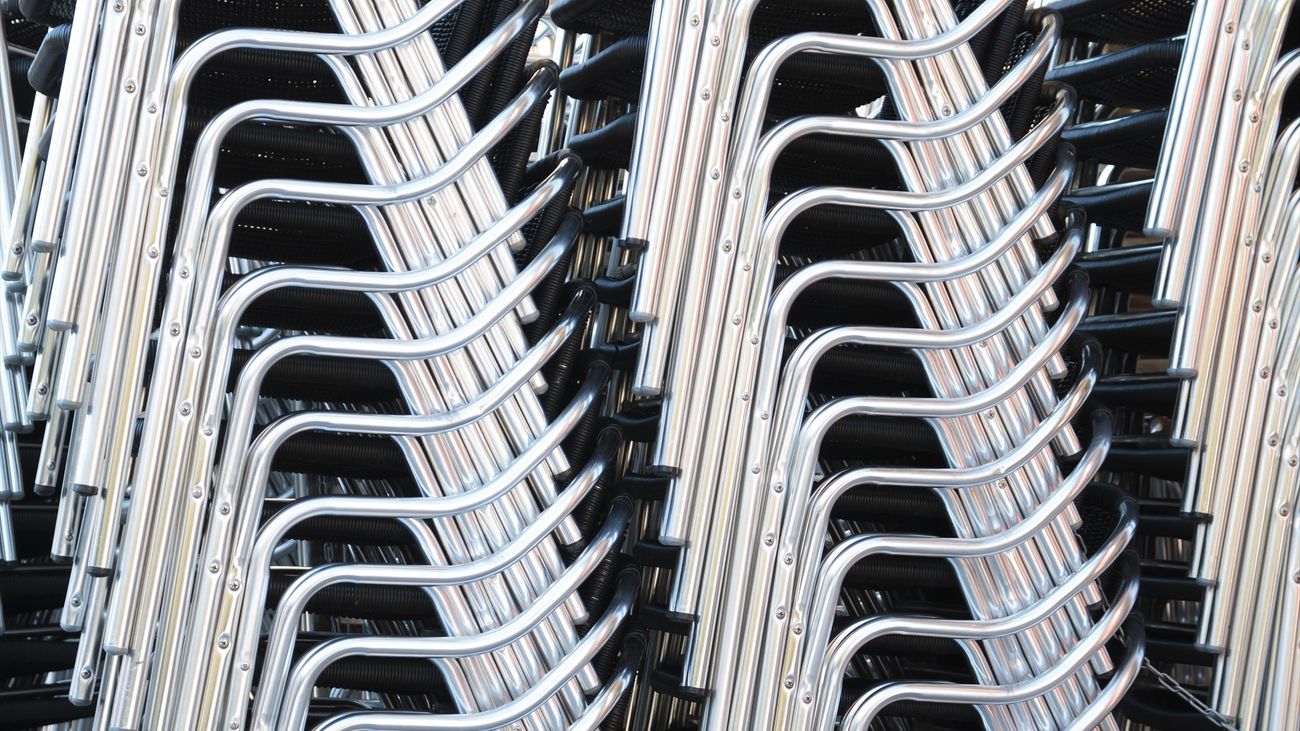 Cae una banda criminal que robó más de 1.100 sillas de terraza en locales de Madrid y Talavera