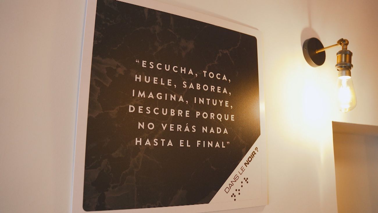 Sin ver, pero saboreando: la magia de Dans Le Noir