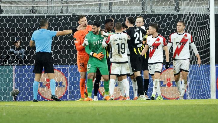 Trifulca en el Rayo - Hacken / EFE